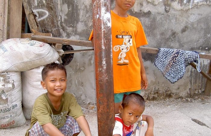 Volontariato Indonesia asilo scuola slum